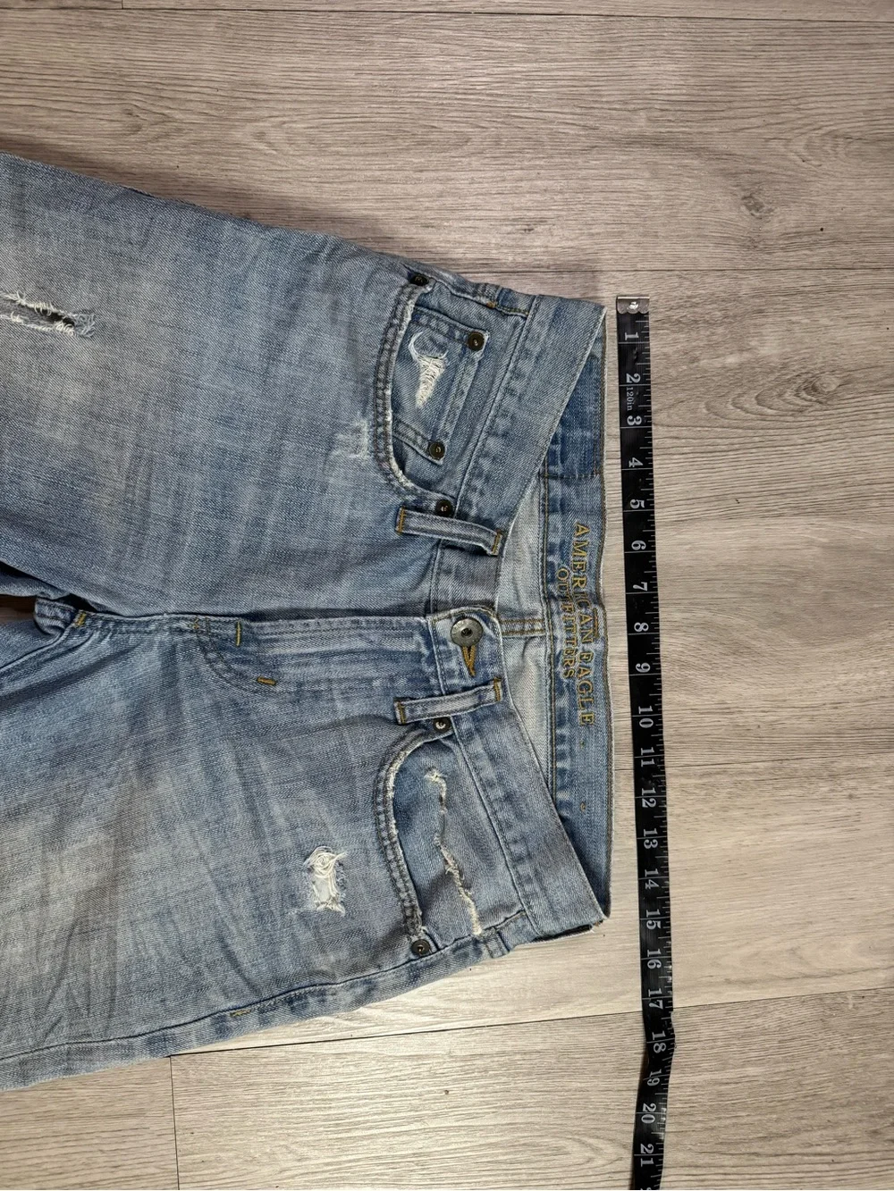 American Eagle Men’s Light Wash Slim Straight Blue Jeans 28x32 Ripped Distressed